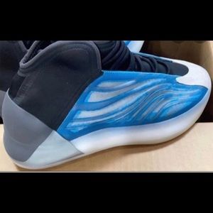 Yeezy QnTM basketball shoe Size 11